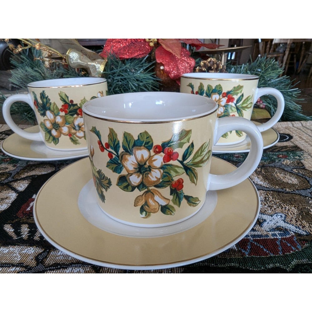 Set 3 Sakura Christmas Mugs Saucers Blooming Holly Gold Trim Splendor Cream